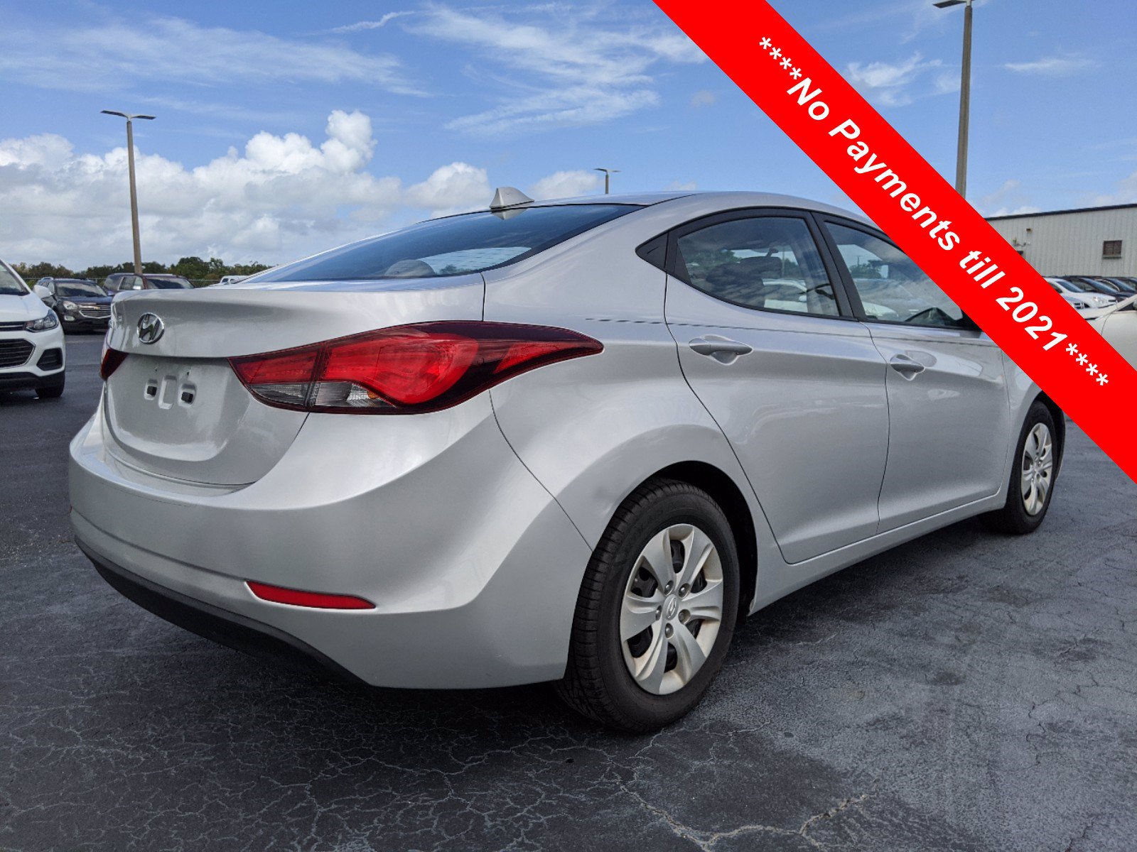 Pre-Owned 2016 Hyundai Elantra SE FWD 4dr Car